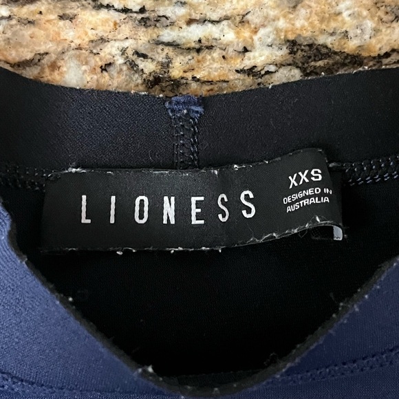 Lioness US Shopify STONE COLD CROP – OXFORD BLUE XXS  Crop Top - Picture 9 of 10